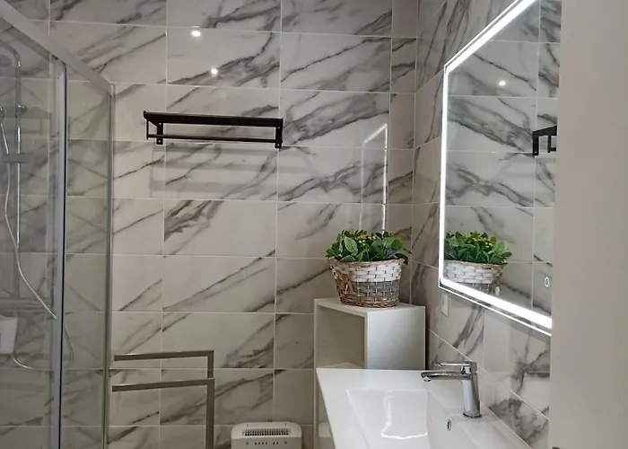 Alcharb - Modern - Center