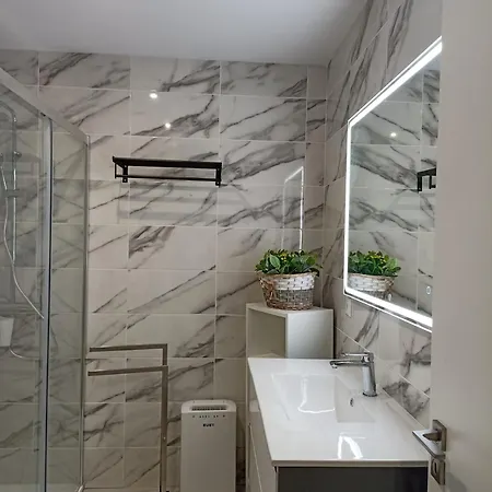 Alcharb - Modern - Center